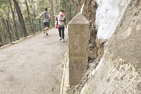 ◎ 港島克頓道的界石。(香港中通社圖片)