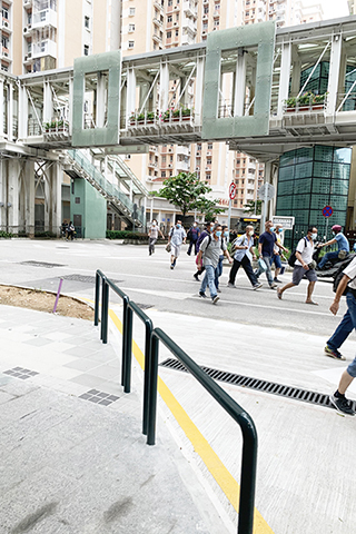 ◎ 下班時段橫過蝴蝶谷馬路違規情況嚴重。