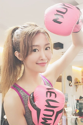 ◎ 蘇慧恩到葉文龍拳館拜師學打拳。