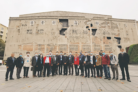 ◎ 參訪團紀念館外合照。