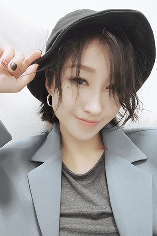 ◎ 巡禮10《傳遞愛》主唱馬曼莉。