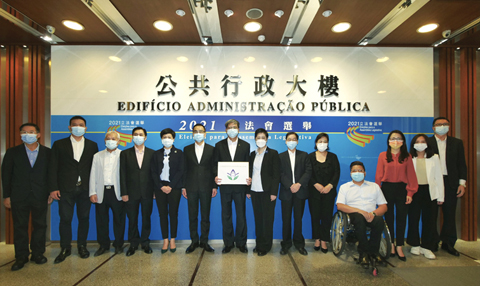 ◎ 「社會服務教育促進會」向選管會提交候選人名單及政綱。