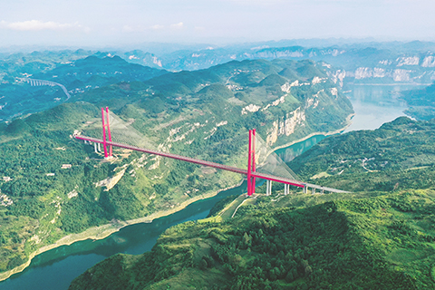 ◎ 這是貴州貴陽至黔西高速公路鴨池河大橋(二0二一年七月廿三日攝,無人機照片)。(新華社記者楊文斌 攝)