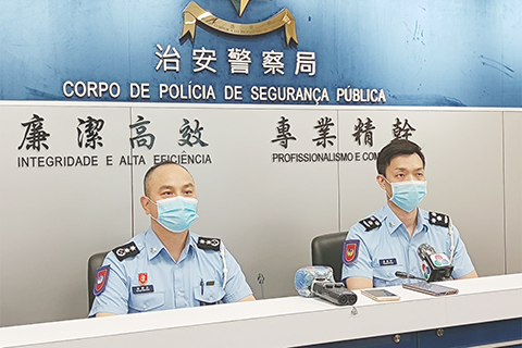 ◎ 警方介紹新的入境措施。