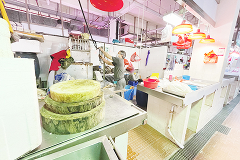 ◎ 攤販準備好經營設備及工具。