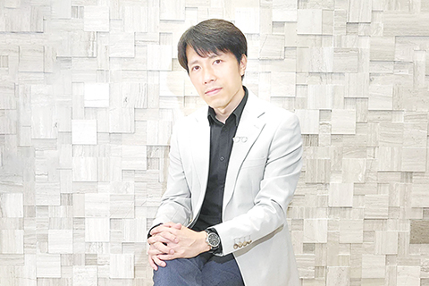 ◎ 主唱黃信斌。