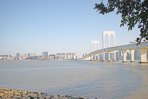 從觀光塔眺望西灣大橋（攝於2022年4月3日）。