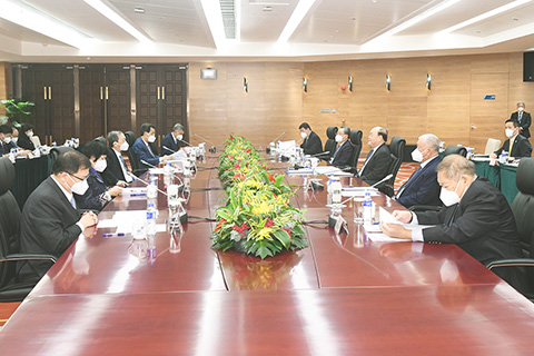 ◎ 行政長官賀一誠昨日出席澳門特別行政區第十四屆全國人大代表選舉會議主席團第二次會議。