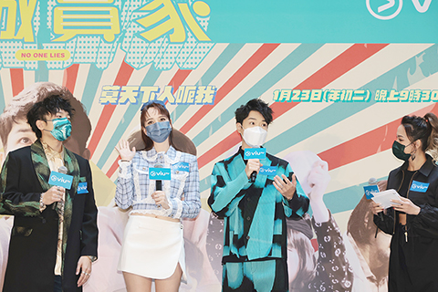 　◎ 一月十九日，香港電視娛樂有限公司於九龍灣emax舉行《大誠實家》記者會。圖為藝人分享拍攝感受。（香港中通社記者 張海德攝）