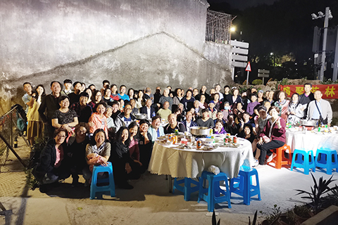 ◎ 茨林圍一眾老街坊不時相聚。