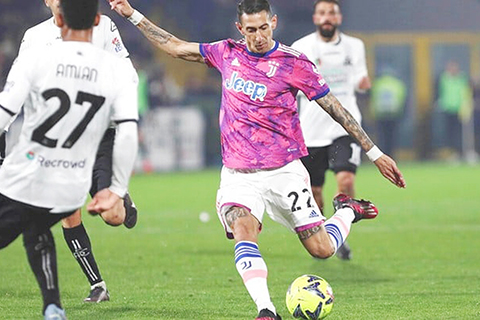 ◎ 迪馬利亞(中)為祖記建功,二比0勝史柏斯亞。(美聯社)