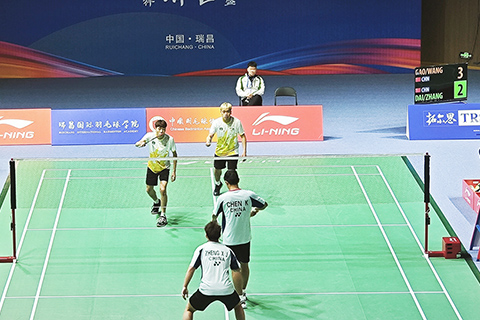 ◎ 男雙黃覺永梁鈺蔥(黃衣)。