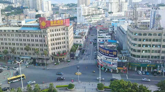 從厦門市公安局的角度看中山路的繁華。