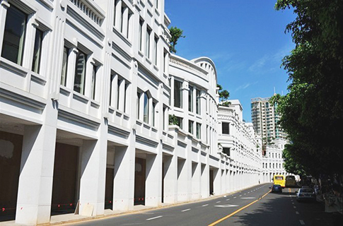 中山路的白色騎樓。