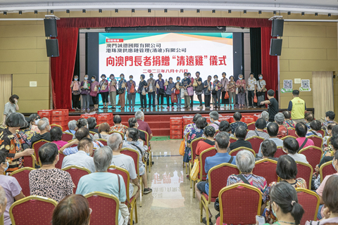 ◎ 四團體獲贈千隻清遠雞派送給長者。