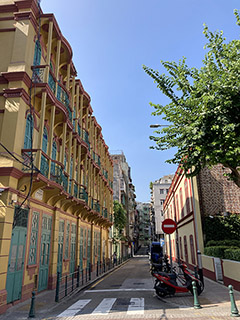 圖為荷蘭園商業中心大樓(攝於2023年9月23日和隆街)