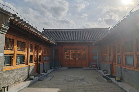 ◎ 二0二三年十一月,位於北京前門的台灣會館保留著連橫當年「聲請回覆國籍」的原始文件複製本。圖為台灣會館內景。(中新社記者楊程晨 攝)