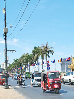 柬埔寨隨處可見的突突車