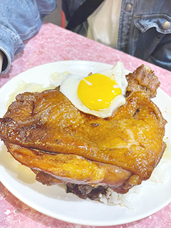 香港某雞腿飯店的雞腿超大