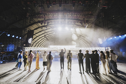 ◎ 歌手王嘉爾在全美最大音樂節受歡迎。