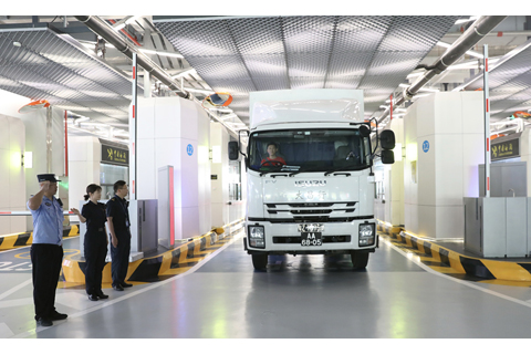 ◎ 六月三十日,橫琴口岸正式恢復貨物及運輸車輛通關。(何天洋 攝)