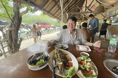 午餐時間,靠海邊食海鮮。