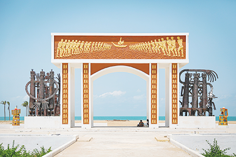 ◎ 這是五月廿七日在貝寧維達拍攝的「不歸之門」。(新華社記者李亞輝 攝)