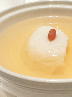 ◎ 國宴清湯雞豆花又是一道老幼咸宜的手工菜。