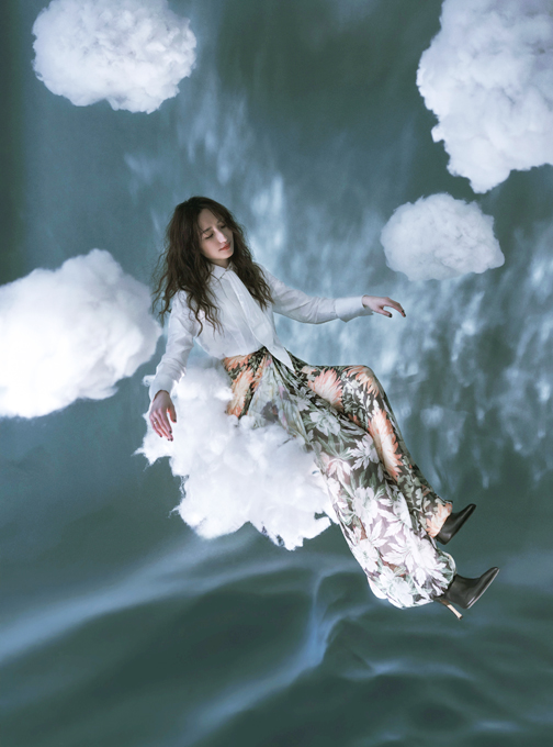 ◎ 台灣藝人柯佳嬿推出個人首本長篇小說《夢遊記》,於三月七日中午十二時開始預購,三月十四日正式發行。(香港中通社)