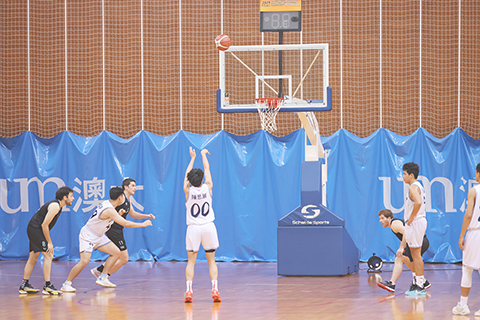 ◎ 揭幕戰澳門大學男籃勝英國劍橋。