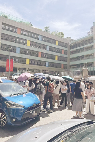 ◎ 有學校門外出現人車爭路情況。