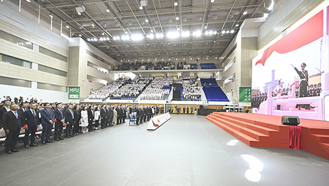 ◎ 政府部門代表、社會各界人士及青年學生代表一同透過直播觀看在北京天安門廣場舉行的紀念中國人民抗日戰爭暨世界反法西斯戰爭勝利八十周年大會。
