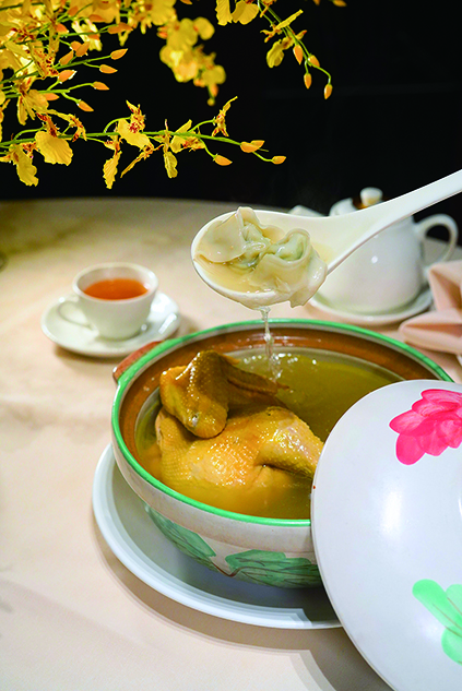 ◎ 砂鍋餛飩雞湯