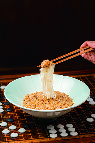 ◎ 「蟹家大院(澳門葡京人店)」推出「蟹黃金白玉」。