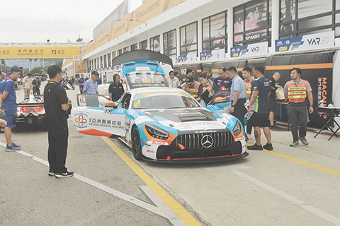 ◎ 工作人員忙於準備。