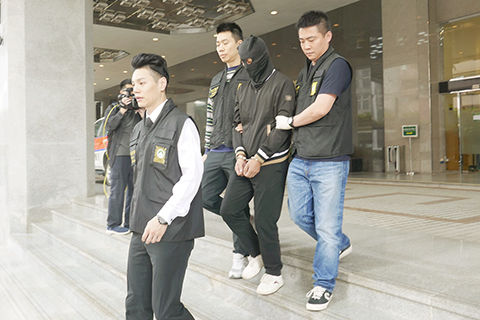 ◎ 內地男子涉搶劫罪被拘。