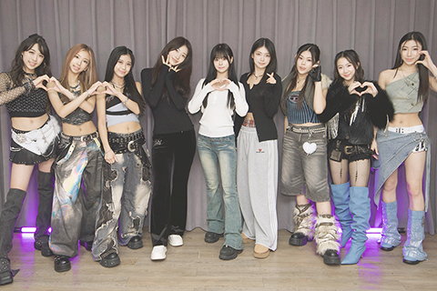 ◎ 韓團EVERGLOW、香港女團HONEYPUNCH合照。