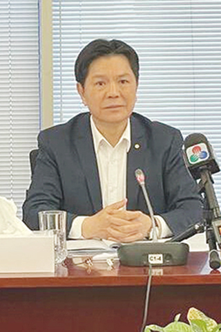 ◎ 立法會第二常設委員會主席葉兆佳介紹會議內容。