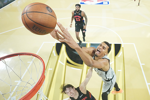 ◎馬刺隊雲班亞馬昨役扣籃,誰人能擋?(美聯社)