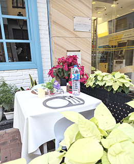 地堡街的露天桌椅佈置華麗