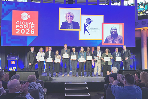 ◎ 麥誠軒與其他九名獲「傑出個人貢獻獎」得主合照。