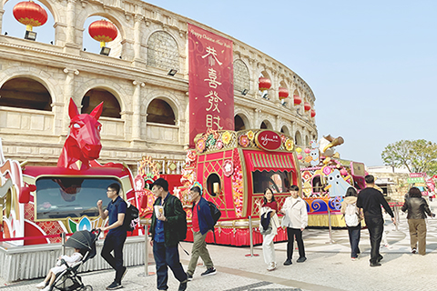 ◎ 花車展覽吸引遊人馬上打卡。