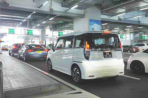 ◎ 春節期間港珠澳大橋珠海公路口岸迎來車流高峰。(林昌鋒 攝)