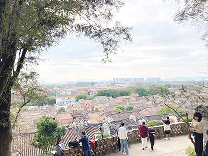 俯瞰整個古村美景的文筆山觀景台