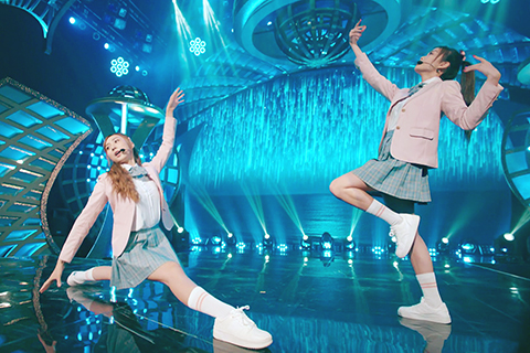 ◎ 鍾柔美在「臥」劇中施展一字馬。