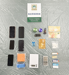 ◎ 司警檢獲得大麻花及證物。