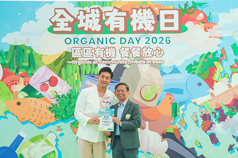 ◎ 黎諾懿(左)支持有機物。