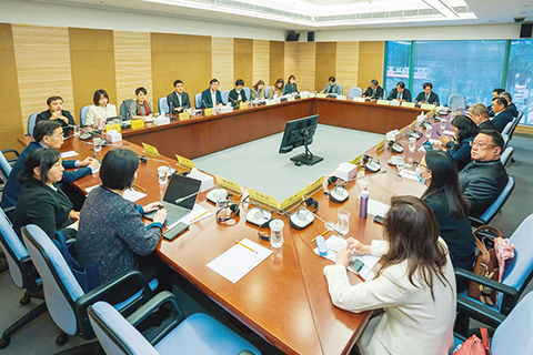 ◎ 公共行政事務跟進委員會的專責小組與不同界別開會,就優化橫琴口岸通關便利安排收集意見。