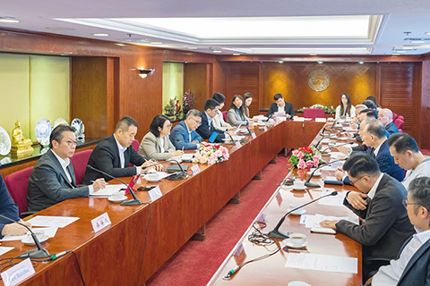 ◎ 公共財政事務跟進委員會專責小組日前到訪中華總商會對公共採購的意見和建議。