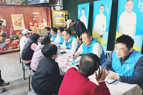 ◎ 街坊議員在中區設點收集民生意見。